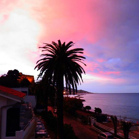 Blue Beach Bussana Nuova Luaran gambar