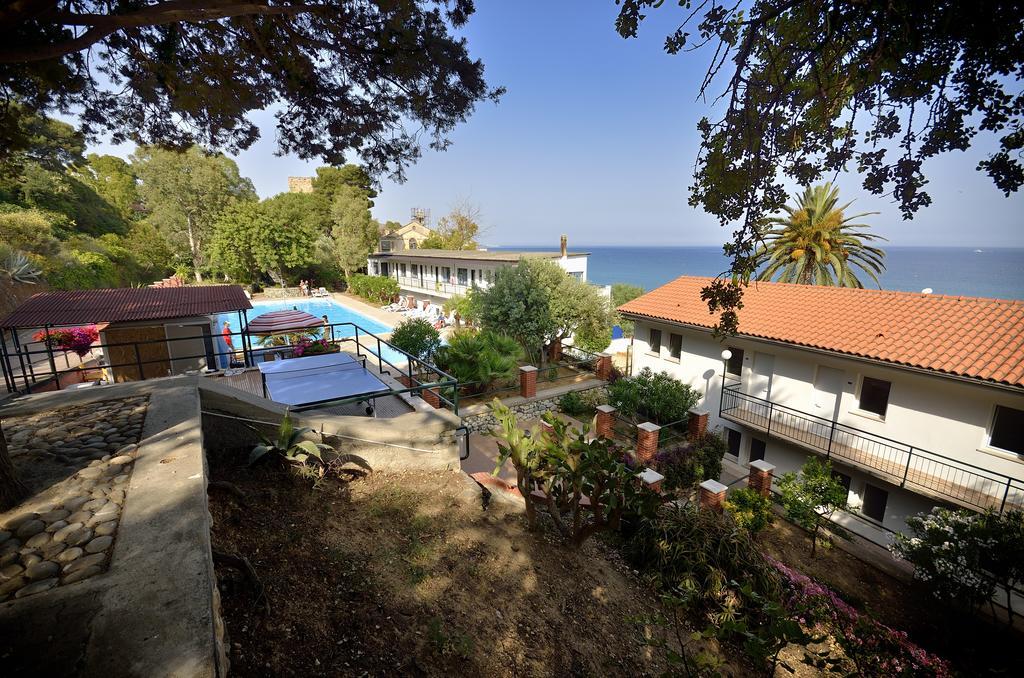 Blue Beach Bussana Nuova Luaran gambar
