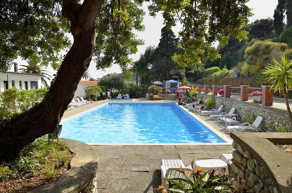 Blue Beach Bussana Nuova Luaran gambar