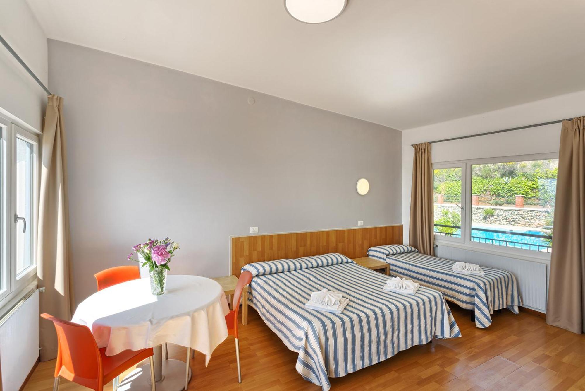 Blue Beach Bussana Nuova Luaran gambar
