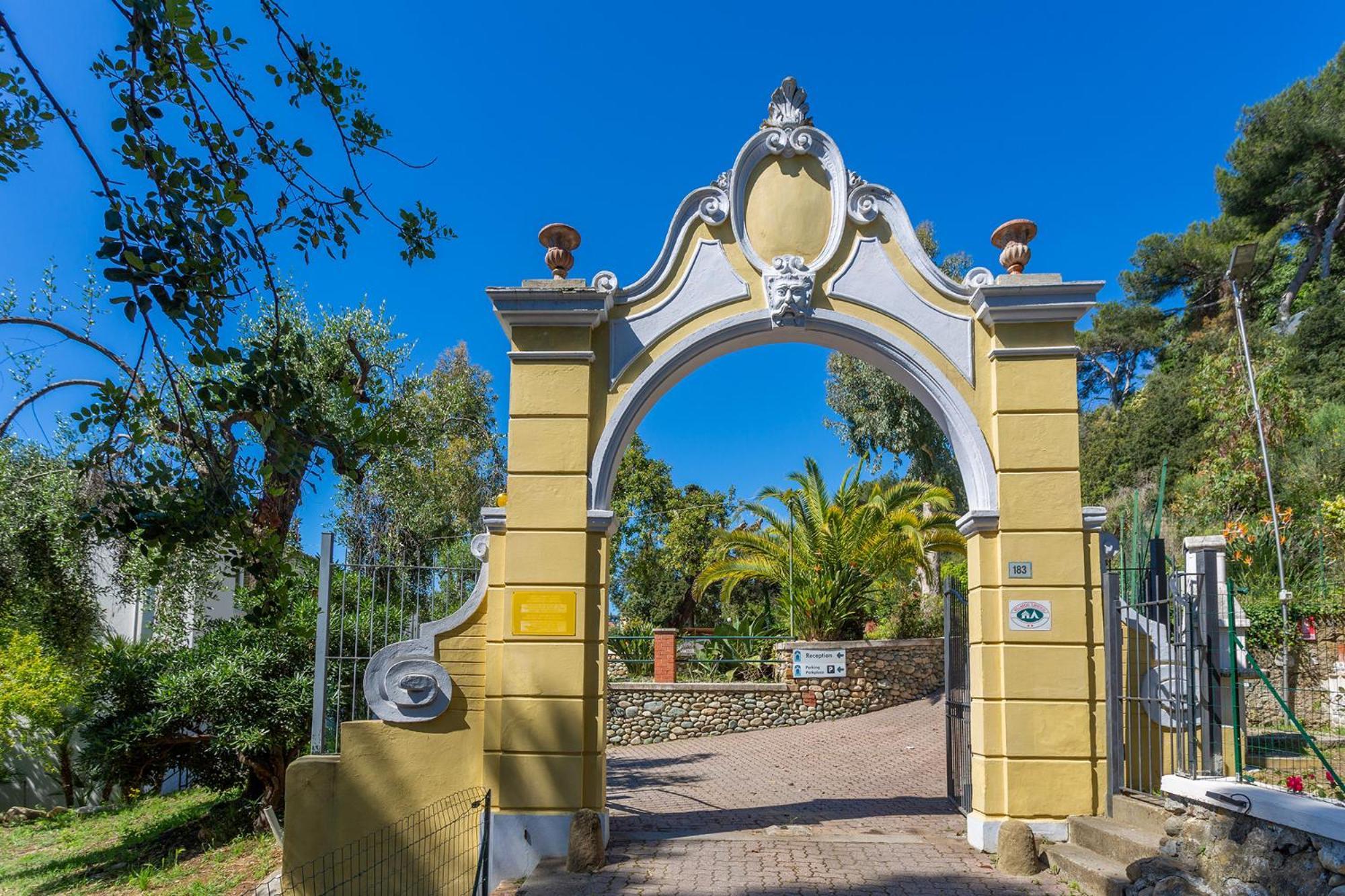 Blue Beach Bussana Nuova Luaran gambar