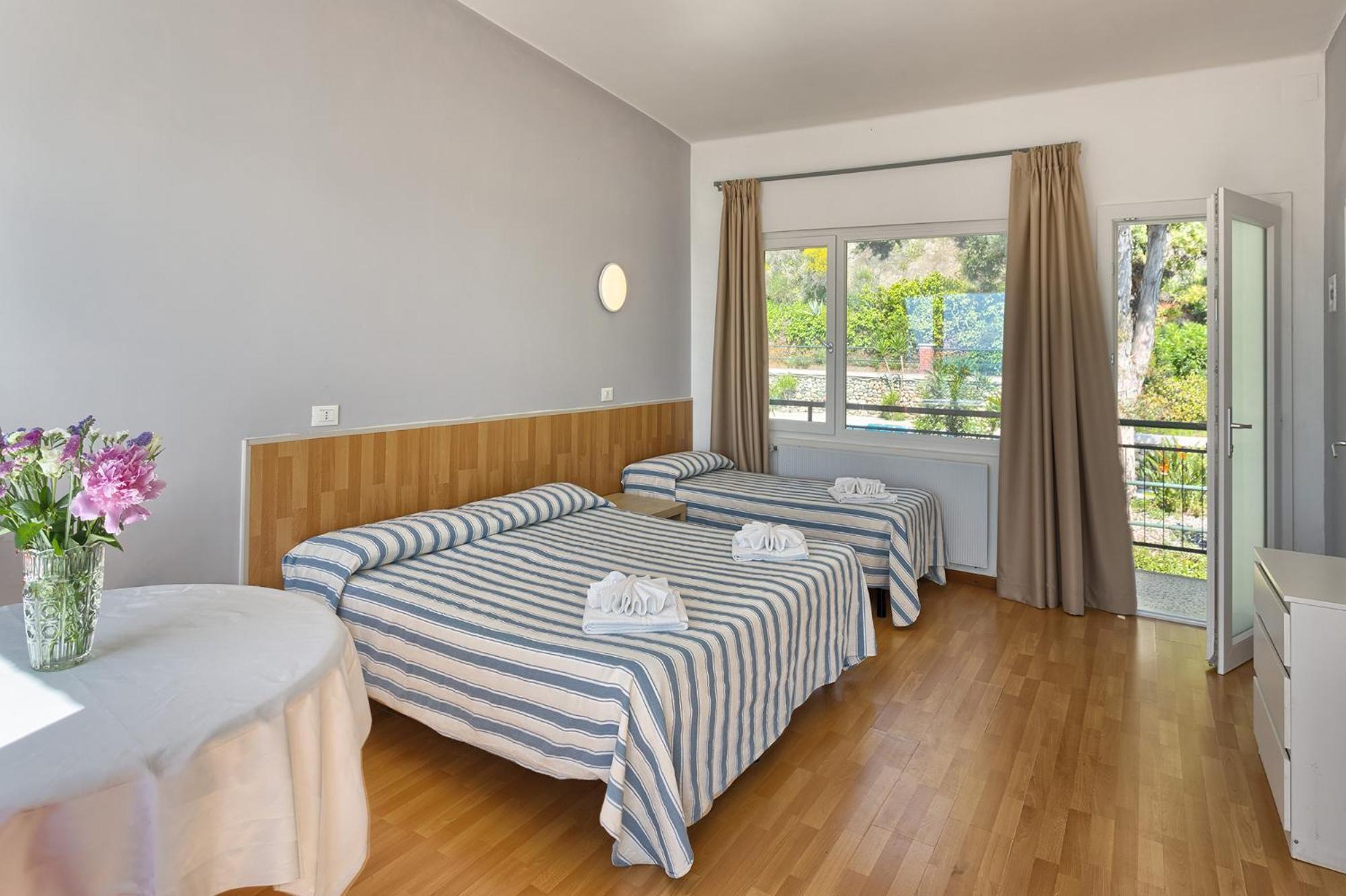 Blue Beach Bussana Nuova Luaran gambar