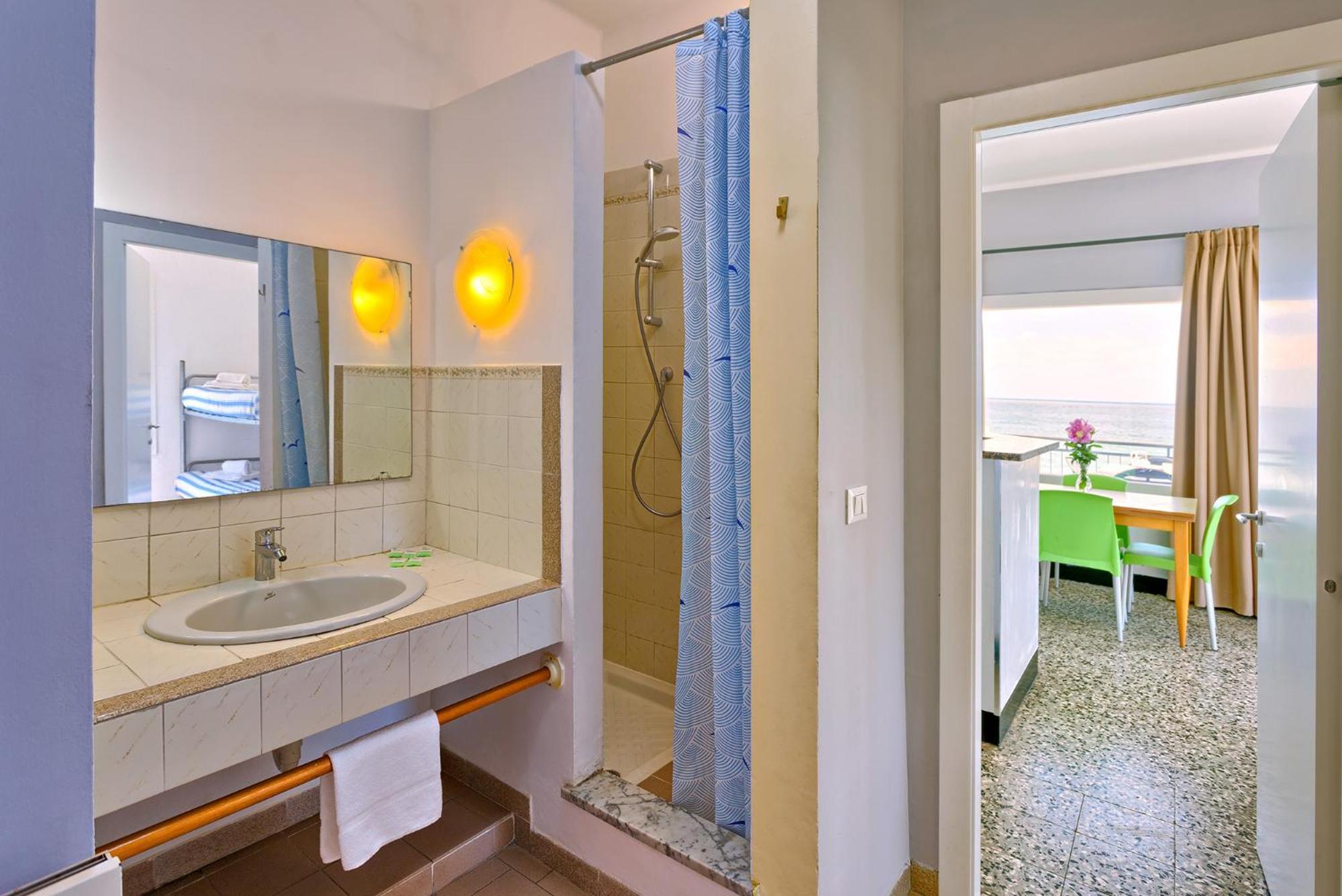 Blue Beach Bussana Nuova Luaran gambar