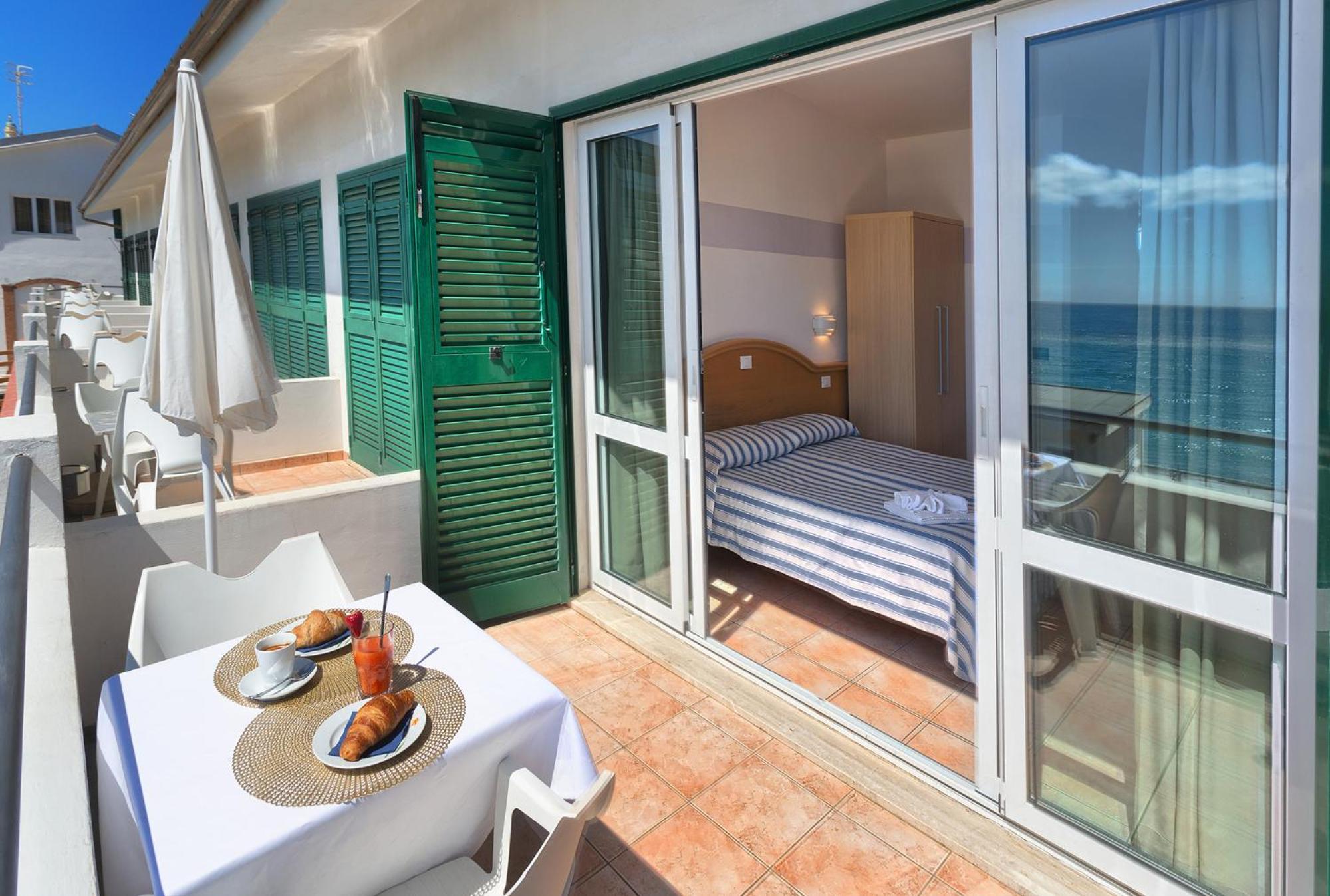 Blue Beach Bussana Nuova Luaran gambar