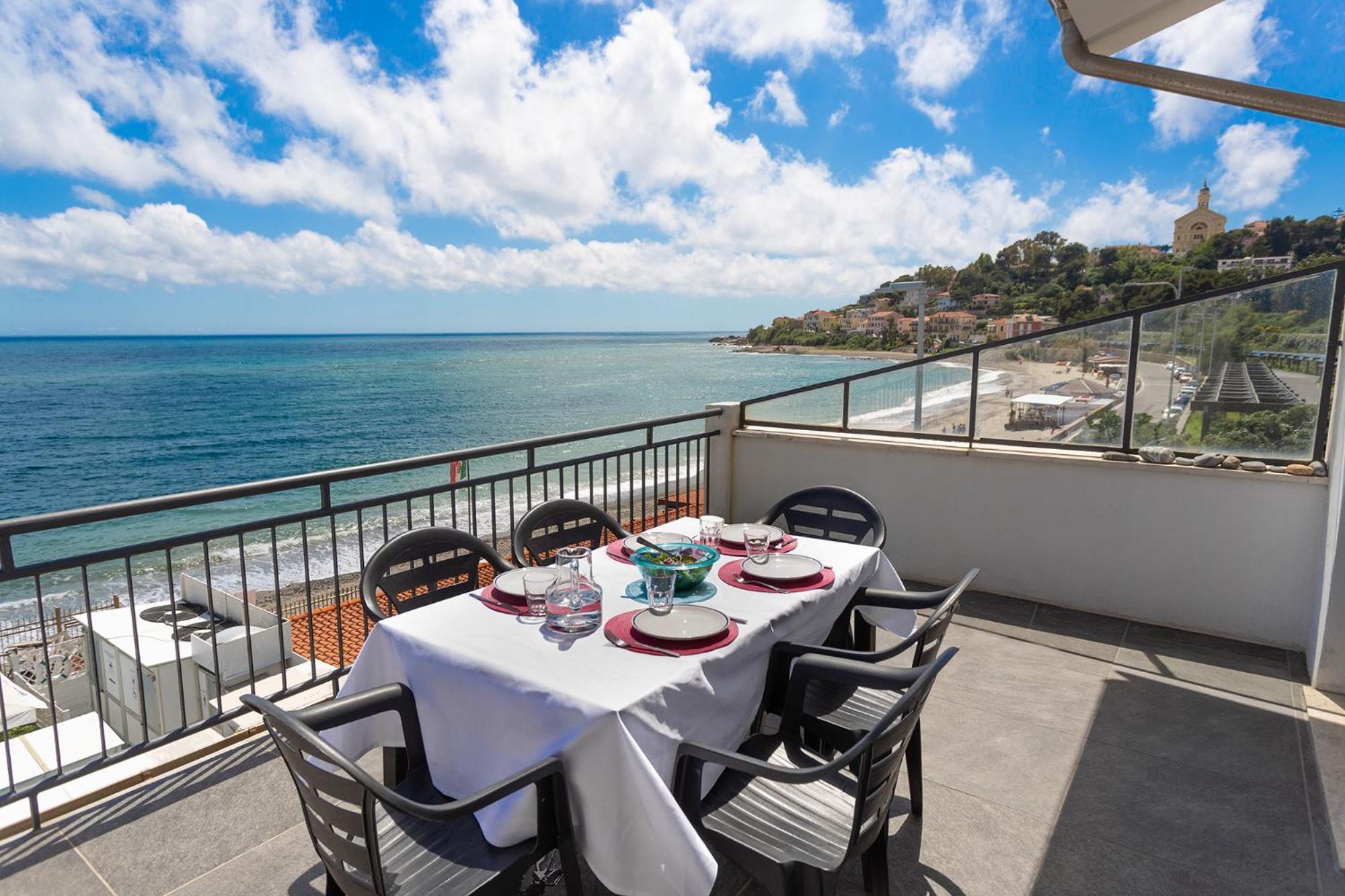 Blue Beach Bussana Nuova Luaran gambar