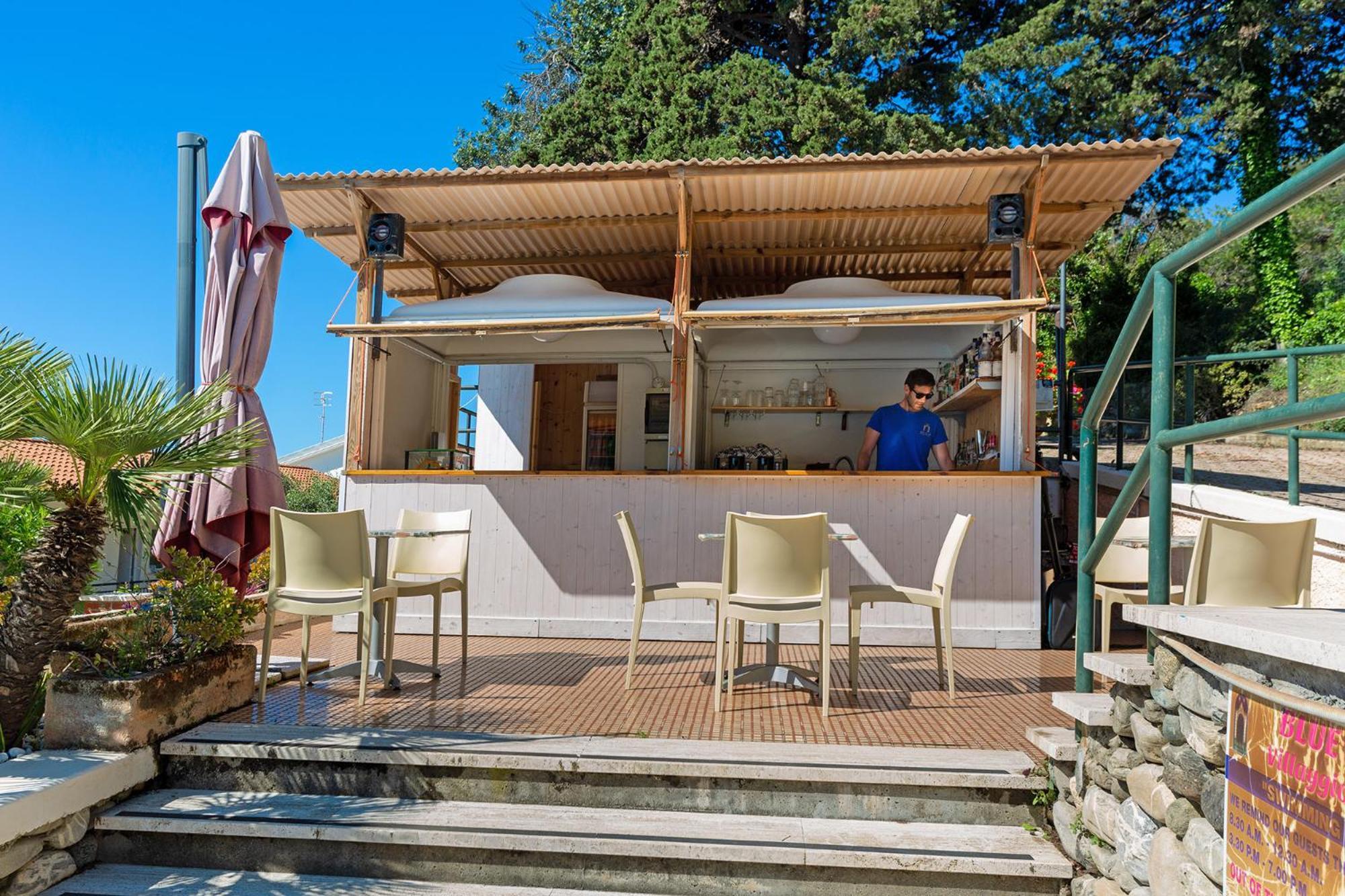 Blue Beach Bussana Nuova Luaran gambar