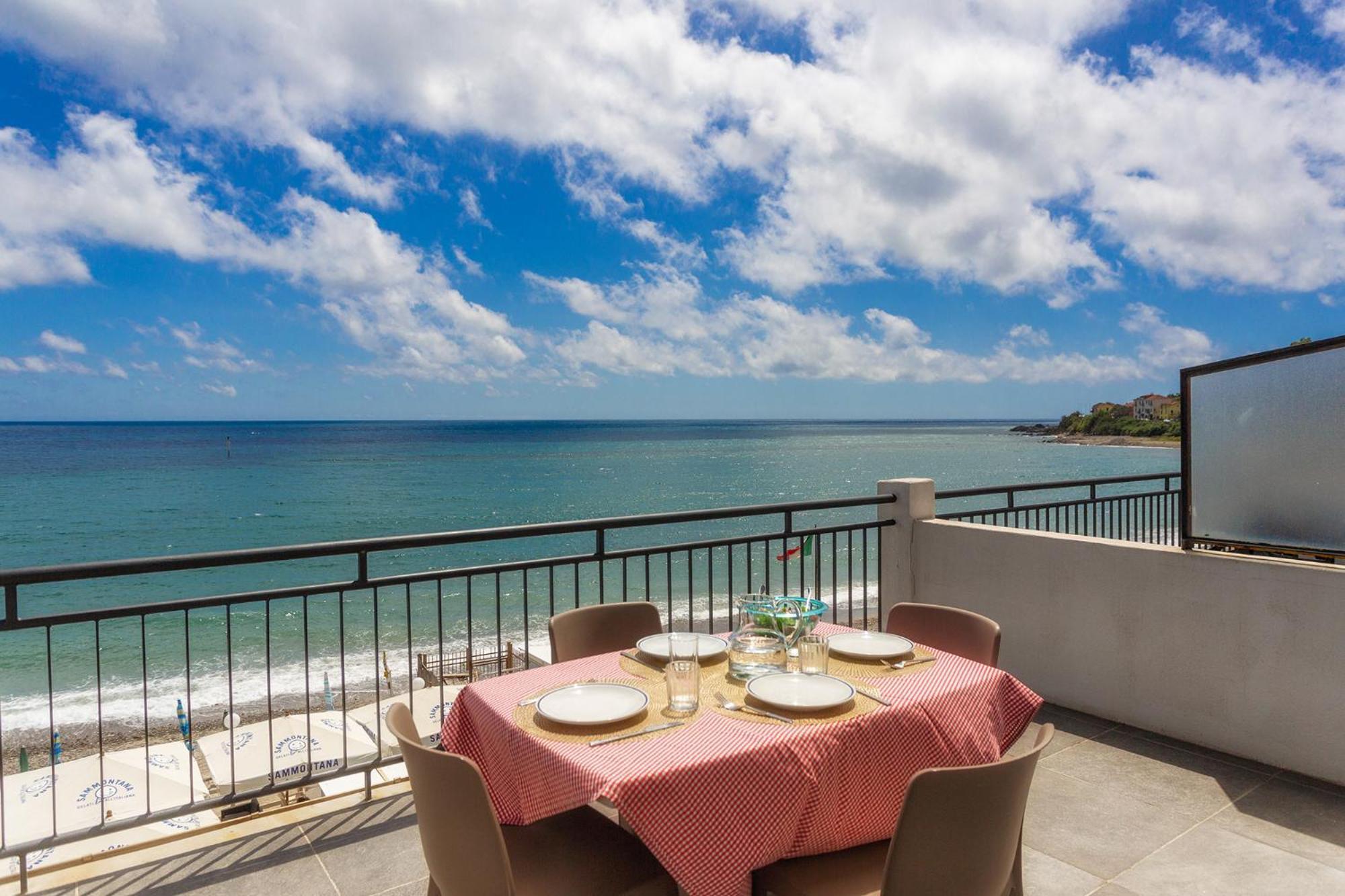 Blue Beach Bussana Nuova Luaran gambar