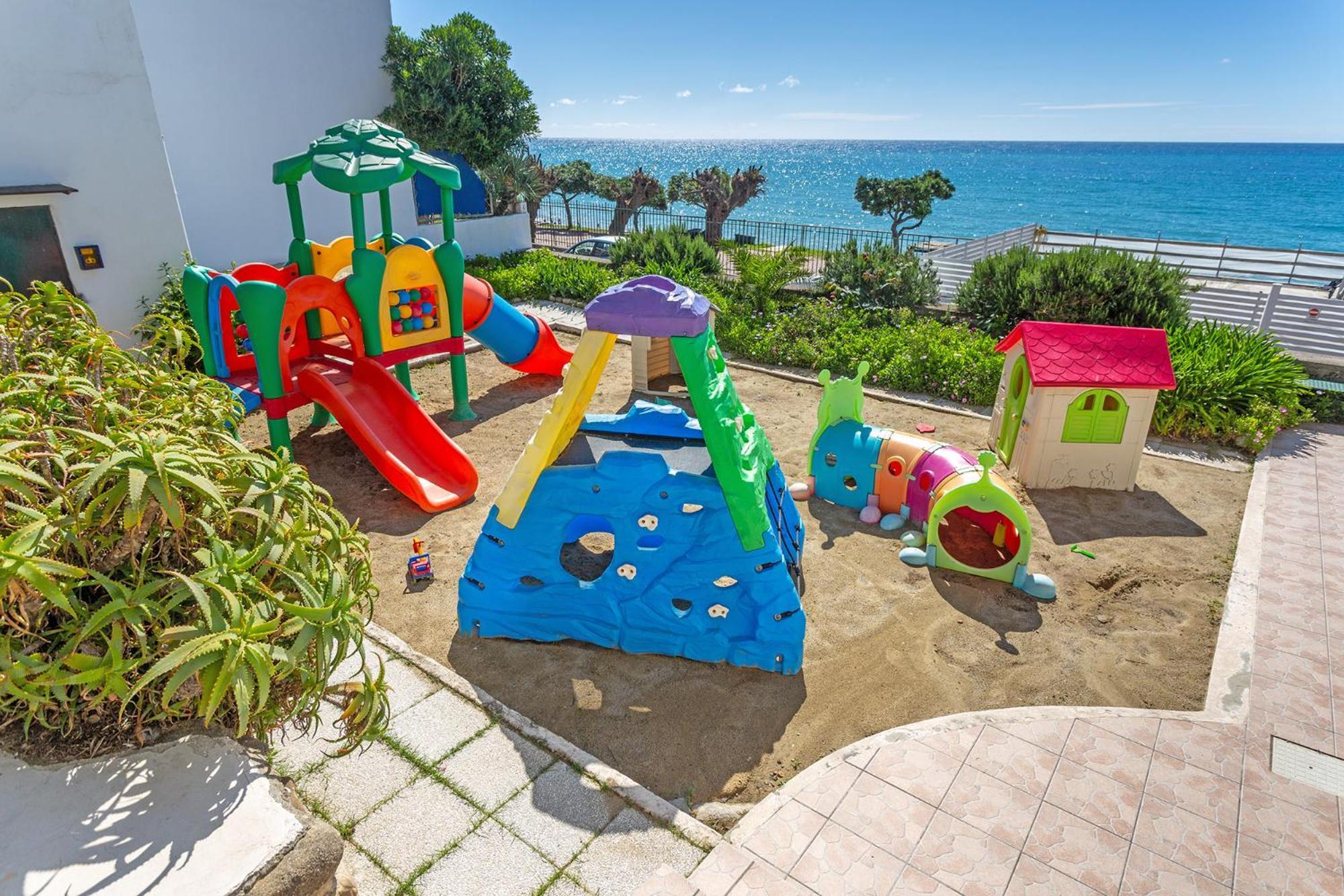 Blue Beach Bussana Nuova Luaran gambar