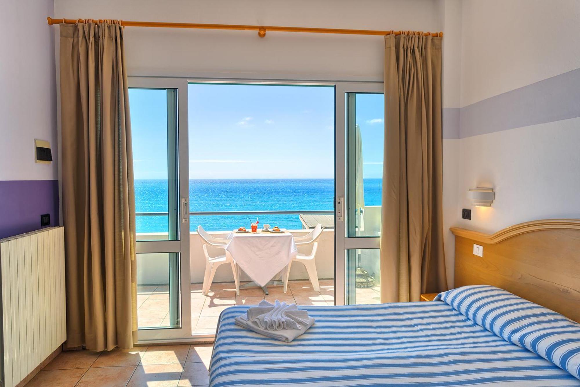 Blue Beach Bussana Nuova Luaran gambar
