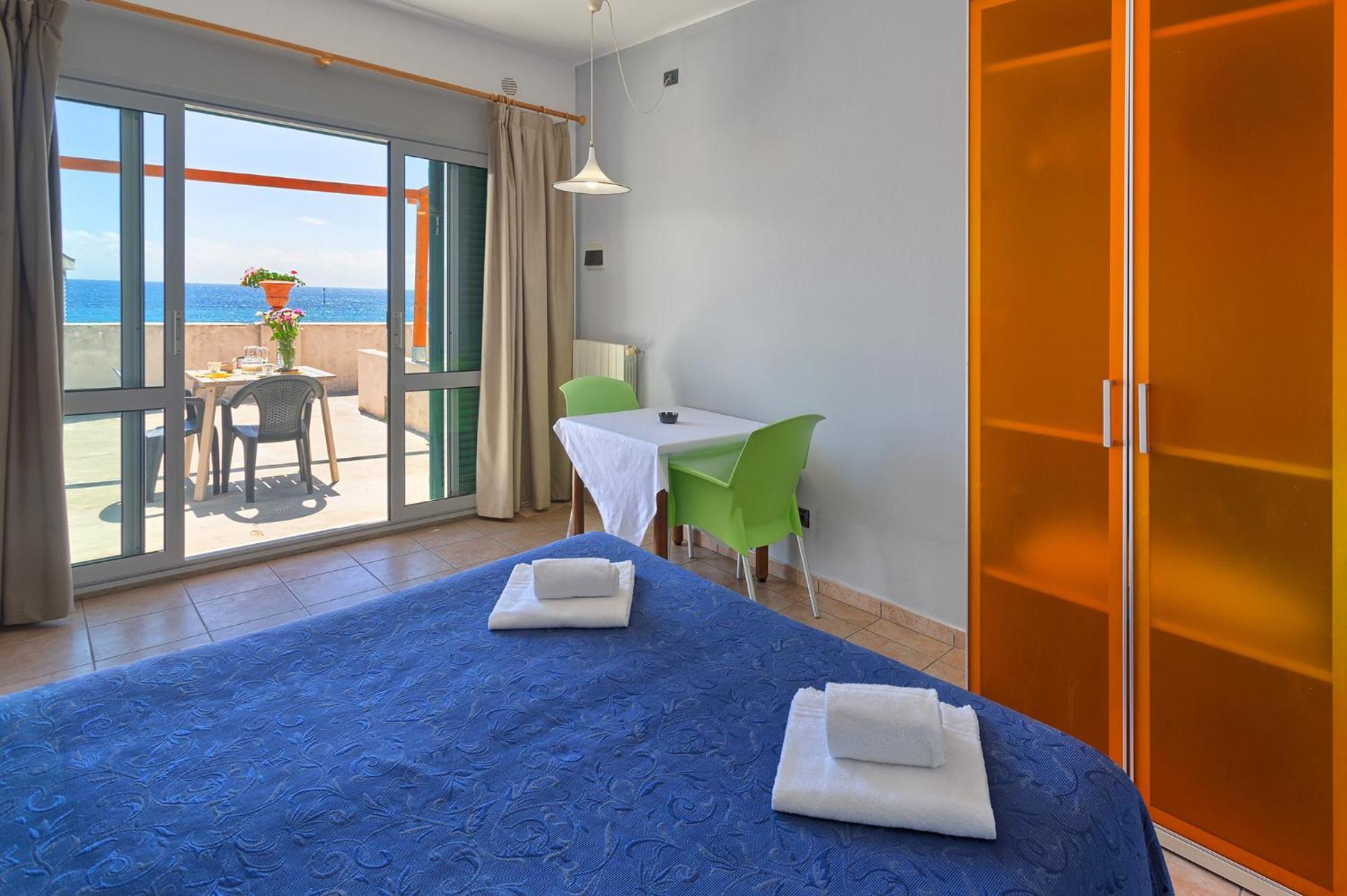 Blue Beach Bussana Nuova Luaran gambar